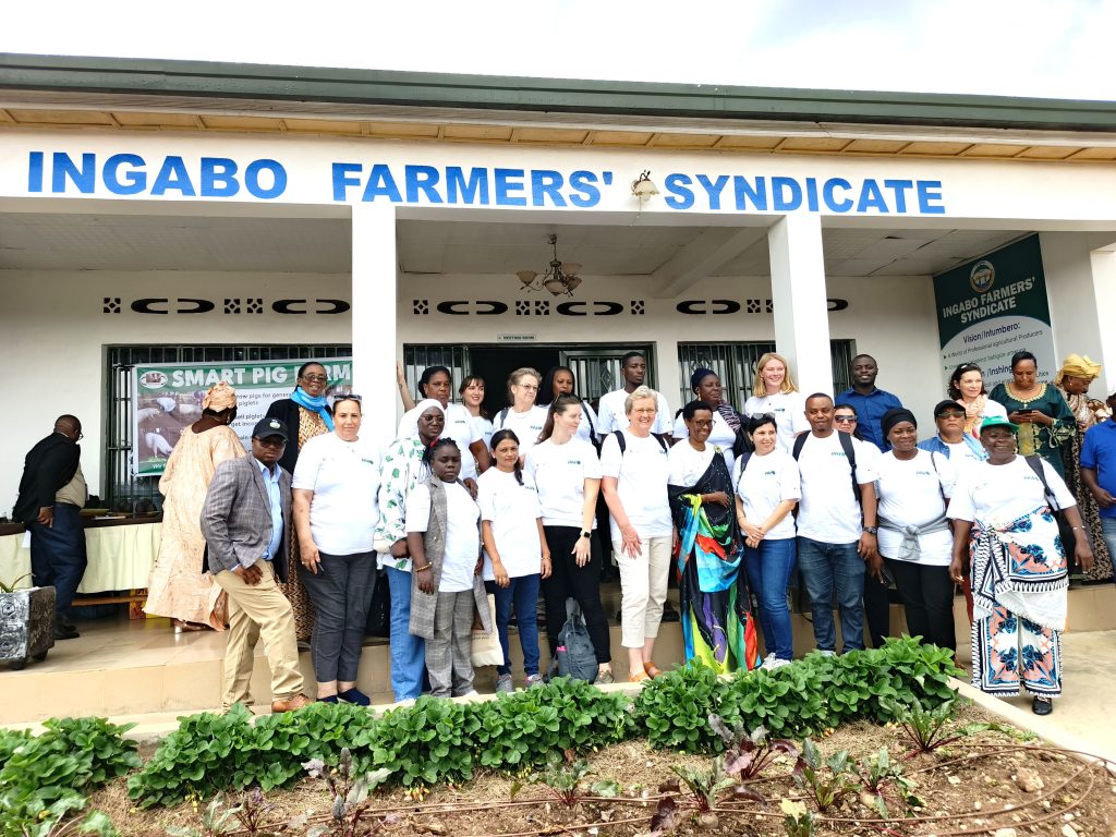 Une semaine à Kigali : Quand les femmes rurales africaines tracent leur propre chemin Gc AhRDXMAAvjee 1024x768